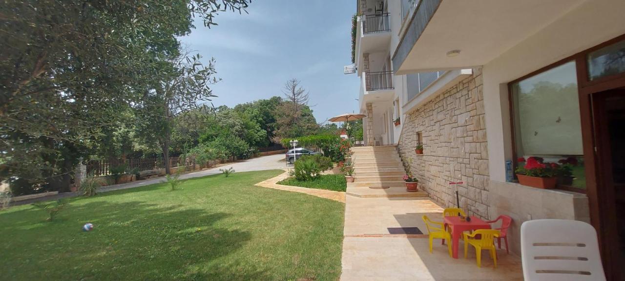 Apartments Hawaii Баньоле Екстериор снимка